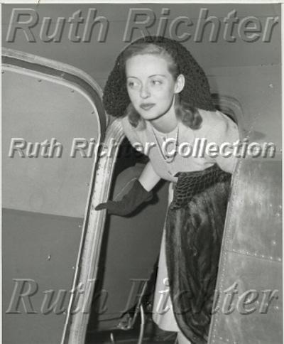 Bette Davis exiting NC18137